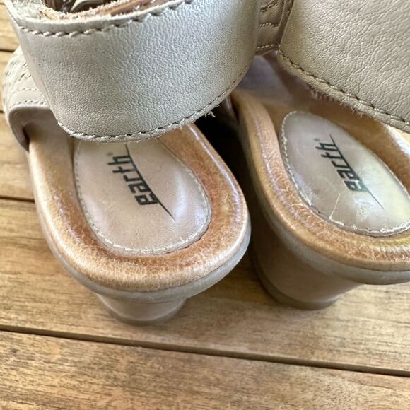 Earth Taupe Calla PerforatedLeather Peep-toe Slingback Sandal 7.5 - Picture 5 of 9